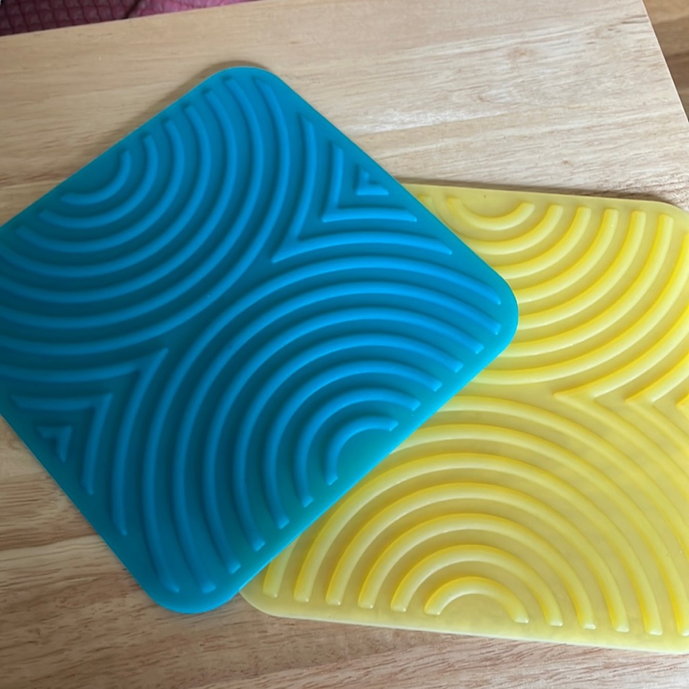 Set of 2 silicone trivets